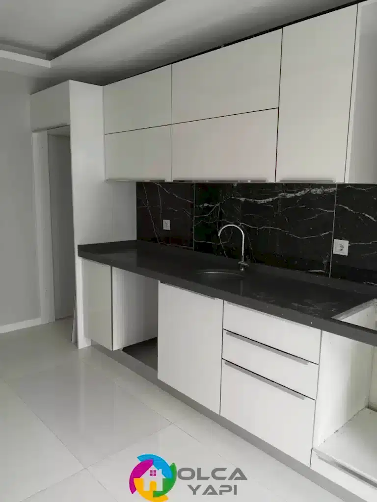 siyah beyaz mutfak dolabi modeli 12
